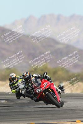 media/Oct-30-2025-Racers Edge (Thu) [[dabbdaf680]]/3-B Group/Session 2 (Turn 14)/